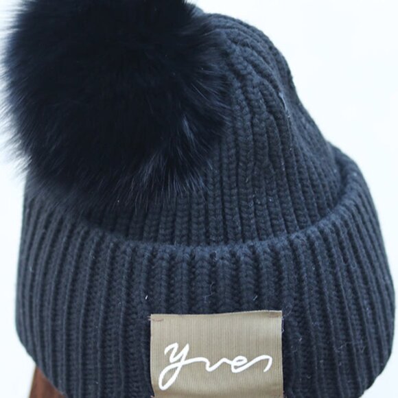 Yves Salomon 9WAA047XXMARD Bonnet Laine – Sophisticated Warmth for Cold Days! - Picture 11 of 11